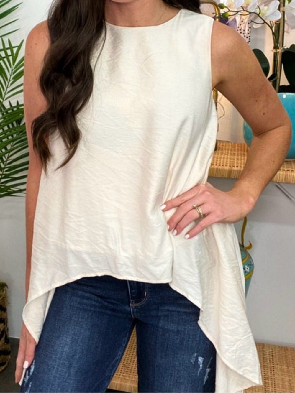 Women’s Sleeveless High-Low Tank Top - Ivory
